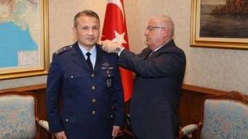 Milli Savunma Bakanı Yaşar Güler, Uzaya gidecek ilk Türk'e rütbe taktı