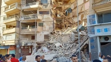 Mısır’da 13 katlı bina çöktü