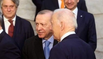 NATO Zirvesi'nde dikkat çeken görüntü! Erdoğan'la göz göze gelen Biden, Johnson'ı unu