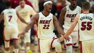 NBA’de Heat ve Knicks konferans yarı finaline yükseldi