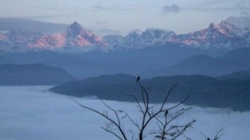 Nepal dağlarında 22 kişiyi taşıyan uçak kayboldu