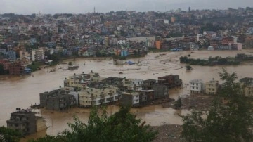 Nepal’de sel faciası! Katmandu’da şiddetli yağış: 100 ölü