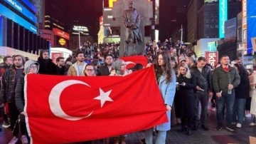 New York'un Times Meydanı'nda depremlerde hayatını kaybedenler anıldı