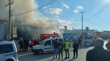 Niğde'de oto tamirhanesinde yangın! 3 araç kullanılamaz hale geldi