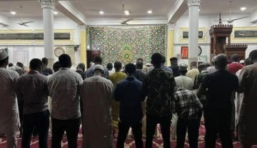 Nijeryalı Müslümanlar ilk teravih namazında barış için dua etti