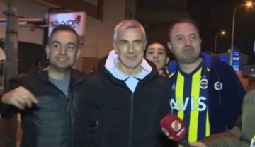 Önder Karaveli Fenerbahçeli taraftarlarla fotoğraf çektirdi