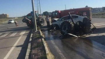 Otomobille çarpışan traktör ikiye bölündü: 3 yaralı