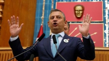 Özel Harekat Başkanı, Bahçeli'nin elini öptü: Özgür Özel rahatsız oldu