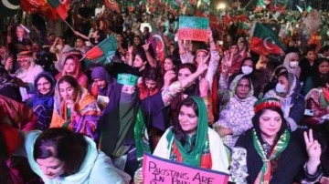 Pakistan&rsquo;da İmran Khan destekçilerinden büyük protesto