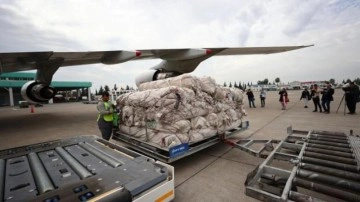 Pakistan'dan deprem bölgesine çadır taşıyan ikinci uçak Adana'da