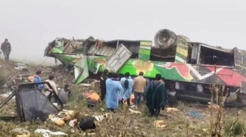 Peru'da yolcu otobüsü vadiye yuvarlandı: 22 ölü, 33 yaralı
