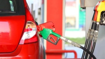 Petrol fiyatları 102 dolarda! Benzin ve motorin için indirim gerçekte kaç lira olmalı