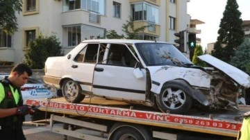 Polis aracıyla otomobil çarpıştı; 1'i polis 9 yaralı