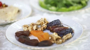 Ramazan'da nasıl beslenmeli? Sahurda ve iftarda bunları yiyin