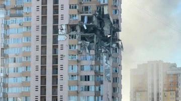 Rus ordusu Kiev'de sivil halkın yaşadığı binayı füzeyle vurdu! O anlar saniye saniye kamerada