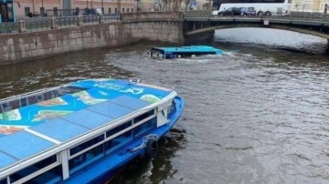 Rusya’da yolcu otobüsü nehre uçtu! Ölüler var...