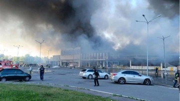 Rusya, Ukrayna'da bir hipermarketi vurdu