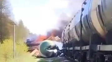 Rusya'da patlama: Yük treni raydan çıktı