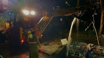 Sakarya Büyükşehir’den gece boyu sel mesaisi