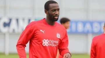 Samba Camara, 2 yıl daha Sivasspor&rsquo;da