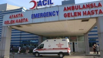 Samsun'da kaza: Ağaca çarpan otomobildeki 2 kişi yaralandı!