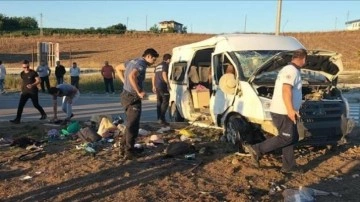 Samsun'da tarım işçilerini taşıyan minibüs devrildi, 27 kişi yaralandı