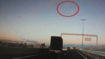 Saniye saniye kaydedildi: Japonya'da ateş topu şeklinde gök taşı görüldü
