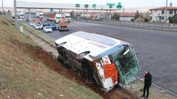 Şanlıurfa'da TIR, yolcu otobüsüne çarptı: 10 yaralı
