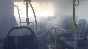 Seyir halindeki metrobüste korku dolu anlar: Yangın paniğe neden oldu!