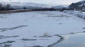 Sivas eksi 18'i gördü, Kızılırmak Nehri dondu