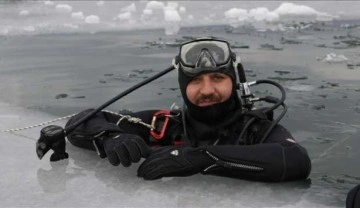 Sivas Valisi Ayhan, Tödürge Gölü'nü tanıtmak amacıyla buz altı dalış yaptı