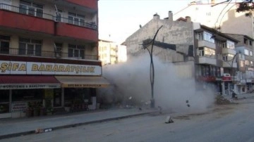 Son dakika! Bitlis'te 4 katlı bina çöktü