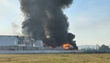 Son Dakika: Osmaniye'de geri dönüşüm fabrikasında yangın