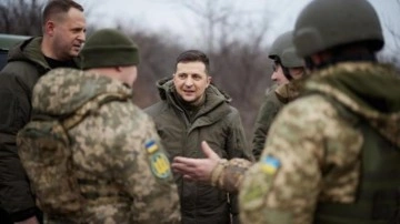 Son Dakika! Ukrayna Devlet Başkanı Zelenskiy ülke çapında sıkıyönetim ilan etti