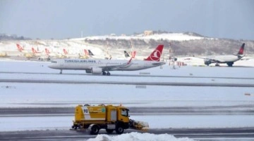 Son Dakika: Yoğun kar yağışı nedeniyle İstanbul Havalimanı'ndaki tüm uçuşlar durduruldu