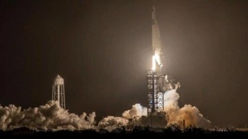 SpaceX, ABD&rsquo;ye ait istihbarat uydusunu uzaya fırlattı