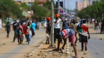 Sudan'da askeri yönetim karşıtı binlerce kişi sokaklara indi