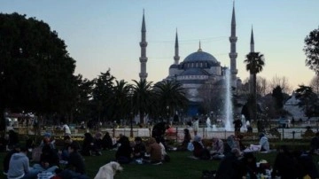 Sultanahmet Meydanı, ramazanın ikinci gününde de rağbet gördü