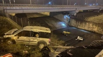 Sultangazi'de kamyonun dereye düşmesi sonucu 3 kişi yaralandı