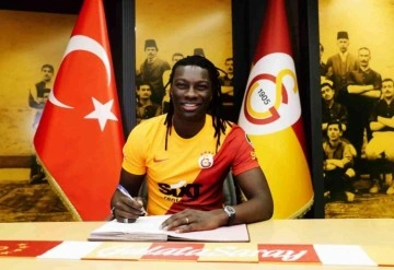 Süper Lig tarihinin en golcüsü! Gomis yeniden Galatasaray formasını giydi