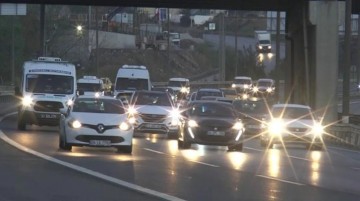 Tatilciler yollara düştü, İstanbul'da bayram trafiği başladı