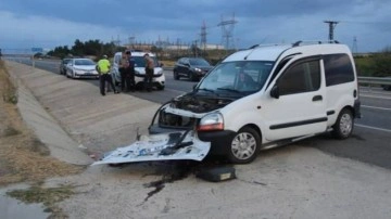 Tekirdağ&rsquo;da hafif ticari araç su kanalına çarptı: 2 yaralı