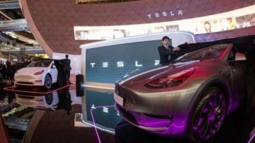 Tesla fiyatlarını düşürdü