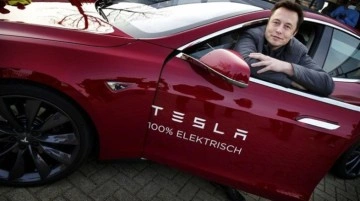 Tesla'nın başı Elon Musk'ın Twitter paylaşımları nedeniyle dertte