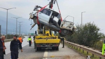 Tırla otomobil çarpıştı: 2 ölü 1 yaralı