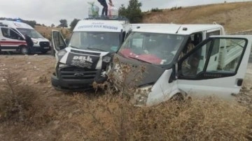 Tokat'ta yolcu minibüsü ile kamyonet çarpıştı: 4 yaralı
