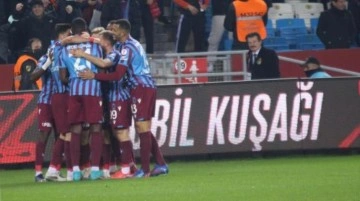 Trabzonspor, sahasında Antalyaspor'u yenerek Türkiye Kupası'nda yarı finale yükseldi