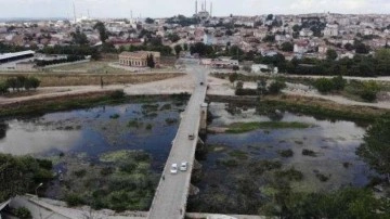 Tunca Nehri'nde debinin düşmesiyle adacıklar oluştu