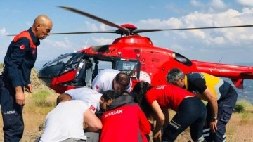 Tunceli'de ayak bileği kırılan kişi için ambulans helikopter kalktı