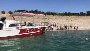 Tunceli&rsquo;de barajda mahsur kalan vatandaşları jandarma kurtardı